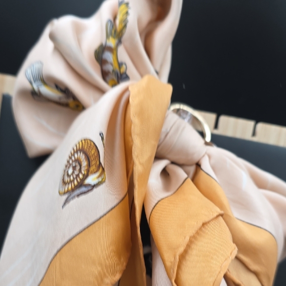 Adorable Plush Otter Keychain with Scarf - Cream and Brown - Picture 4 of 6